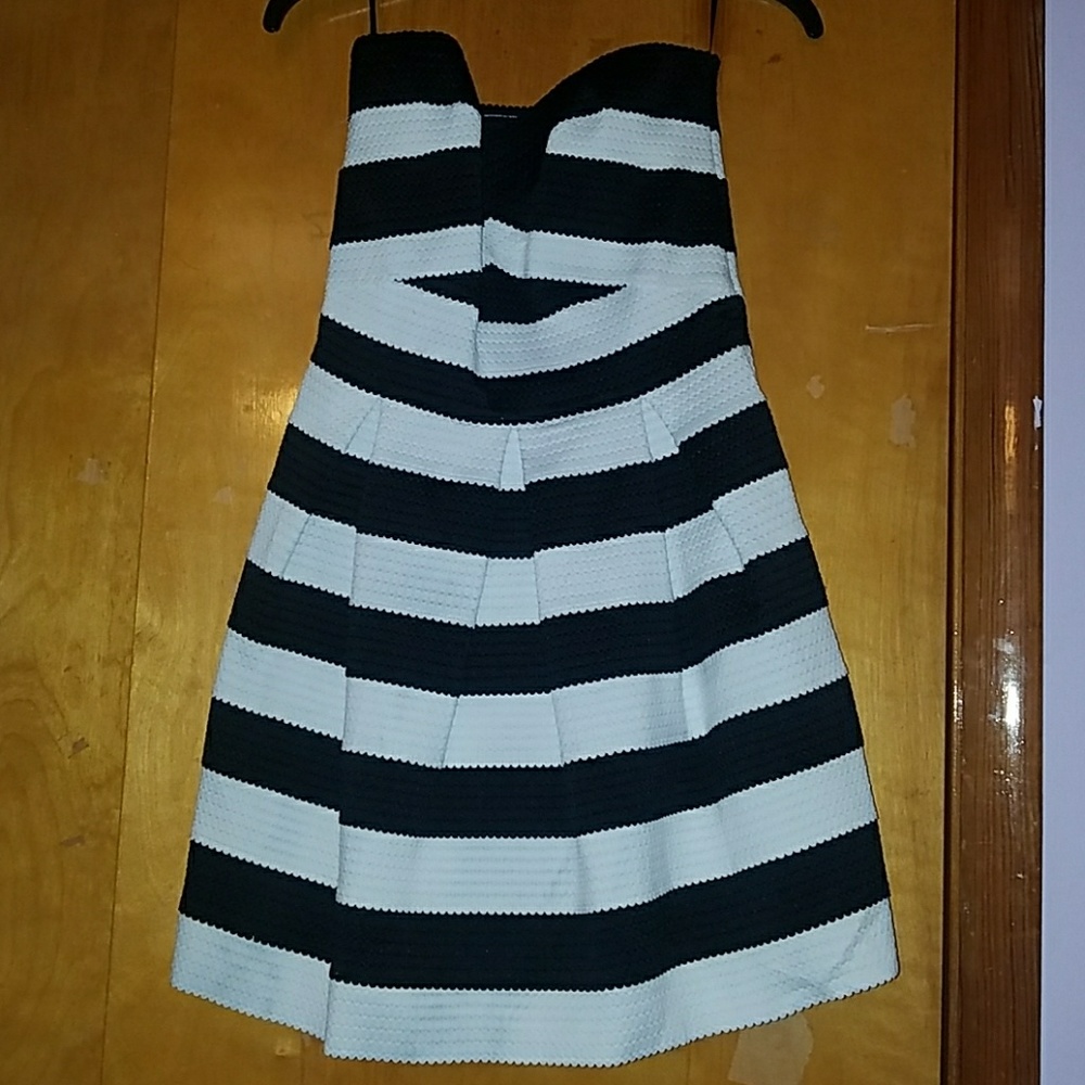 Bandage strapless dress 🖤🤍